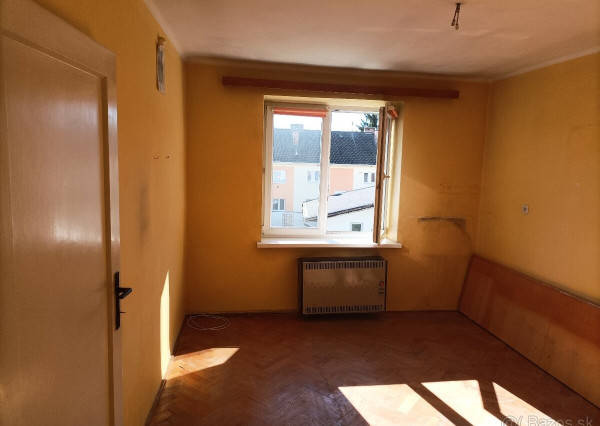 2-IZBOVÝ BYT NA PREDAJ, VARGOVÉ POLE