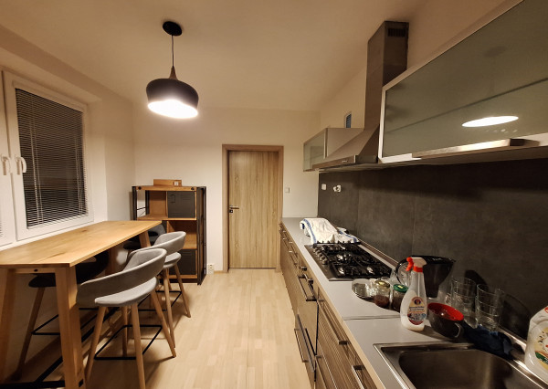 MODERNÝ 3-IZBOVÝ BYT S BALKÓNOM NA PREDAJ V ROŽŇAVE