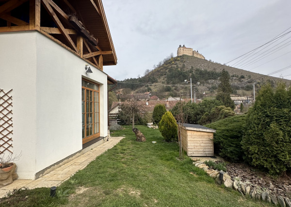 Na predaj veľký rodinný dom v obci Krásnohorské Podhradie.