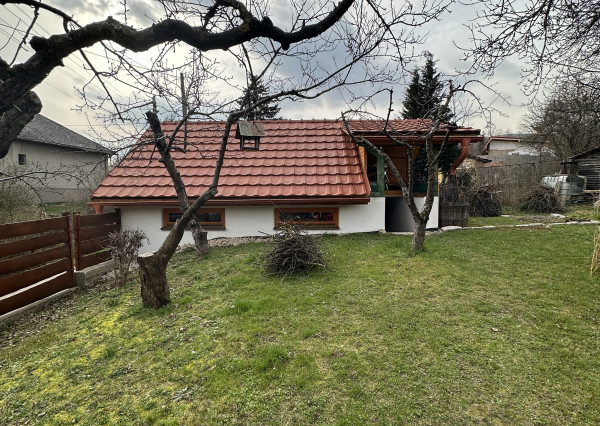 Na predaj veľký rodinný dom v obci Krásnohorské Podhradie.