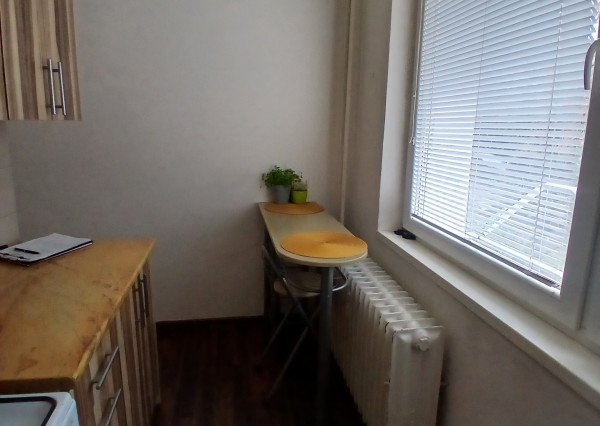 PRENÁJOM 1-IZBOVÉHO BYTU V TICHEJ LOKALITE, BLÍZKO CENTRA