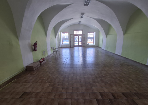 Prenájom obchodného priestoru na Námestí Baníkov v Rožňave
