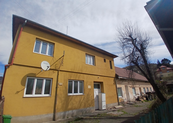 NA PREDAJ ROZĽAHLÝ RODINNÝ DOM V DOBŠINEJ, OKRES ROŽŇAVA