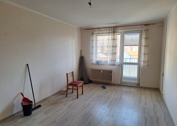 1-IZBOVÝ BYT S DVOMA BALKÓNMI V CENTRE MESTA ROŽŇAVA !