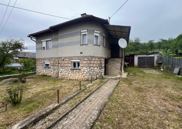 NA PREDAJ!!! Dom v Lipovníku s výhľadmi a rozľahlým pozemkom