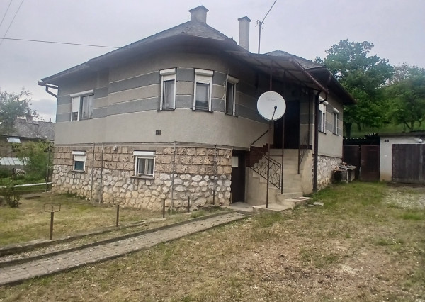 NA PREDAJ!!! Dom v Lipovníku s výhľadmi a rozľahlým pozemkom