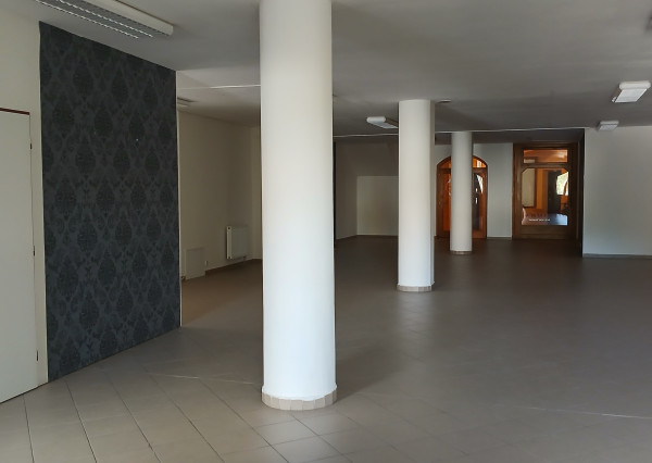 PRENÁJOM KOMERČNÉHO PRIESTORU V CENTRE MESTA O VÝMERE 180 m2