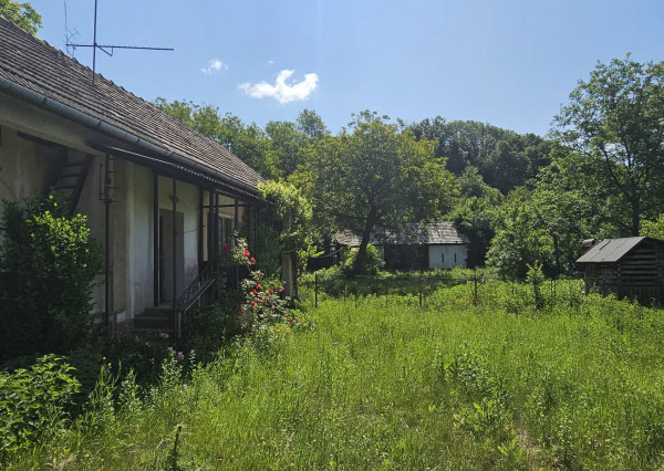 Na predaj stavebný pozemok so stavbou v malebnej obci Ardovo