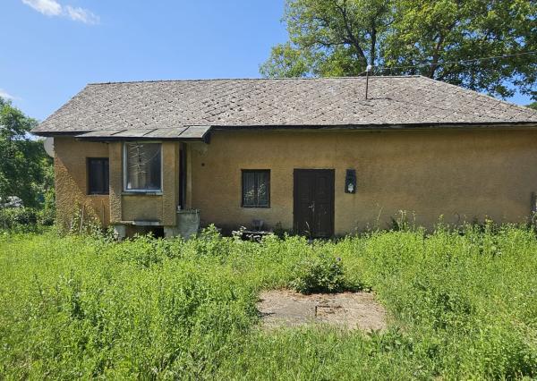 Na predaj dom so stavebným  pozemok  v malebnej obci Ardovo