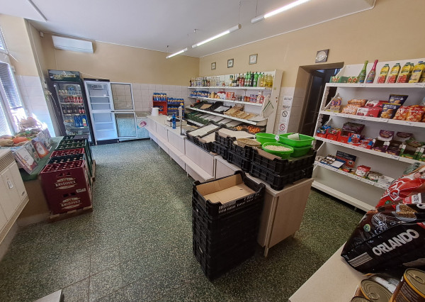Na predaj nebytový priestor / obchod v centre obce Plešivec
