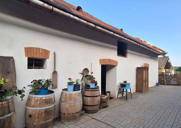 ČUČMA - RODINNÝ DOM V HISTORICKOM ŠARME ! NA PREDAJ !