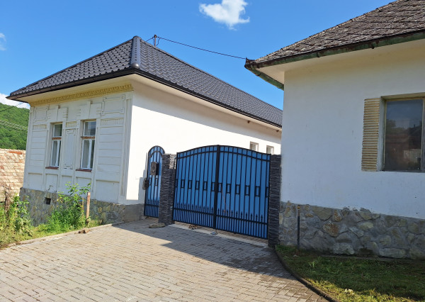 ČUČMA - RODINNÝ DOM V HISTORICKOM ŠARME ! NA PREDAJ !