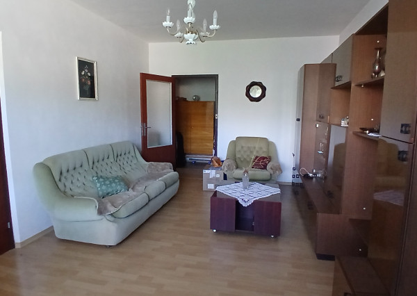 NA PREDAJ! Priestranný 3-izbový byt s balkónom,blízko centra