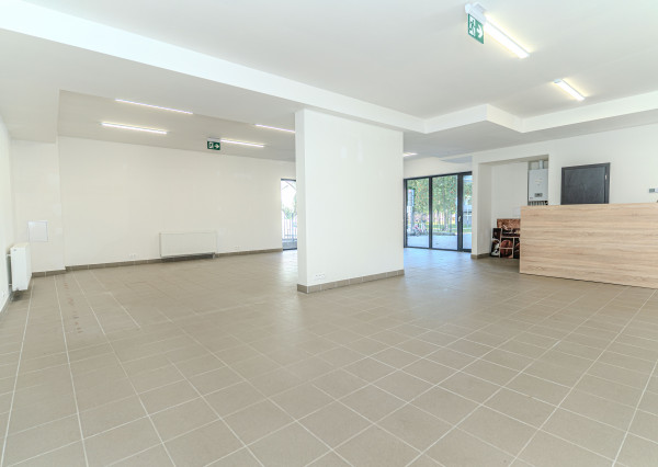 Priestranný obchodný priestor vo Svite – 121 m² na prenájom