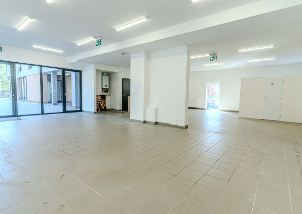 Priestranný obchodný priestor vo Svite – 121 m² na prenájom