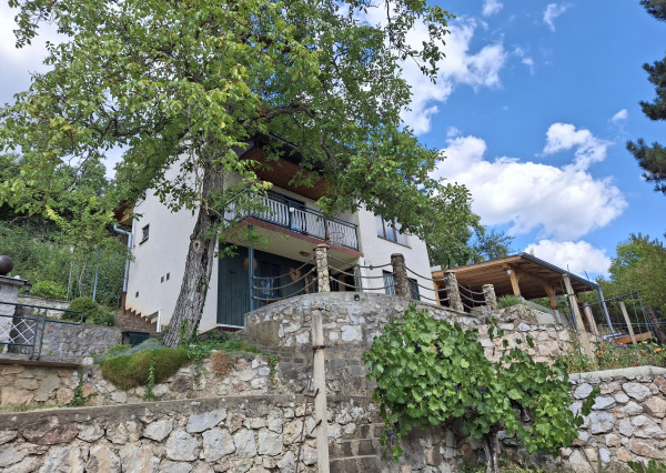 Na predaj štýlová chata nad obcou Jablonov n/Turňou