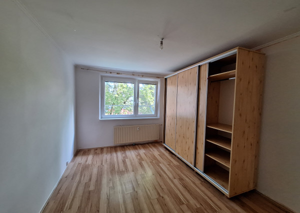 ZNÍŽENÉ ! 3-IZBOVÝ BYT NA PREDAJ SÍDLISKO JUH !