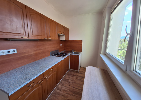 ZNÍŽENÉ ! 3-IZBOVÝ BYT NA PREDAJ SÍDLISKO JUH !