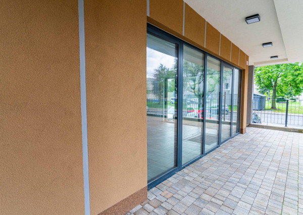 Priestranný obchodný priestor vo Svite – 121 m² na prenájom