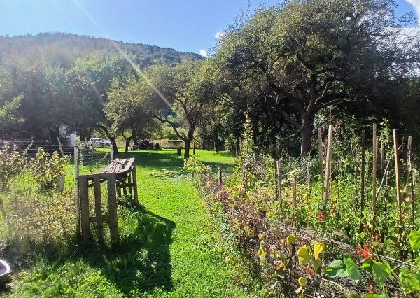 Na predaj stavebný pozemok- Nadabula,1027 m2, tichá lokalita