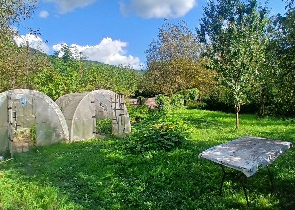 Na predaj stavebný pozemok- Nadabula,1027 m2, tichá lokalita