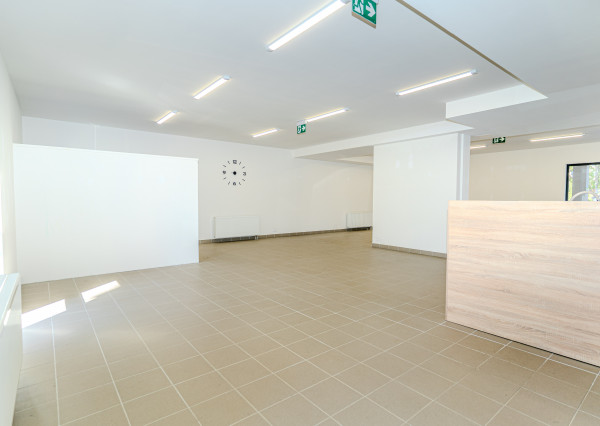 Priestranný obchodný priestor vo Svite – 121 m² na prenájom