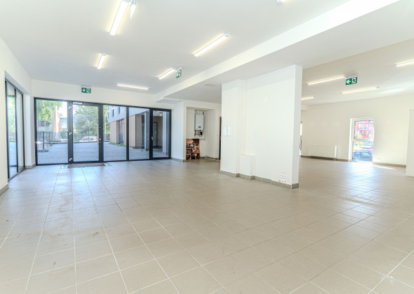 Priestranný obchodný priestor vo Svite – 121 m² na prenájom