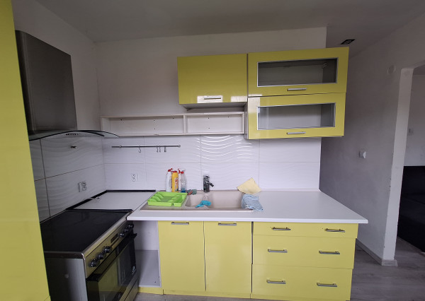 3-IZBOVÝ BYT NA PREDAJ V MESTE DOBŠINÁ !