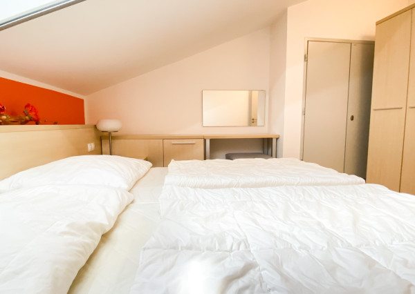 Priestranný 2-izbový apartmán v centre Popradu s parkovaním