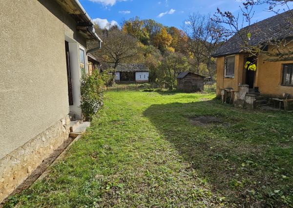 Na predaj dom so stavebným  pozemok  v malebnej obci Ardovo