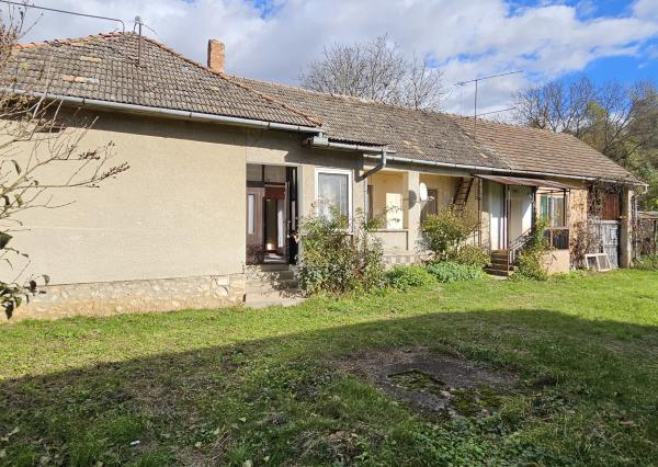 Na predaj dom so stavebným  pozemok  v malebnej obci Ardovo