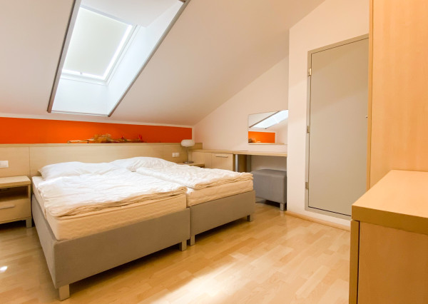 Priestranný 2-izbový apartmán v centre Popradu s parkovaním