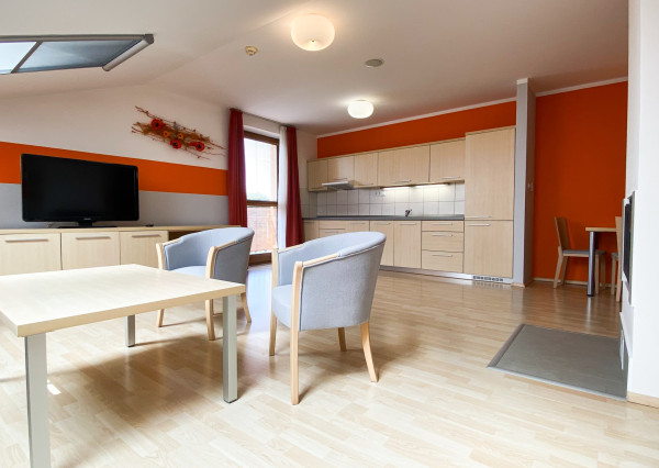 Priestranný 2-izbový apartmán v centre Popradu s parkovaním