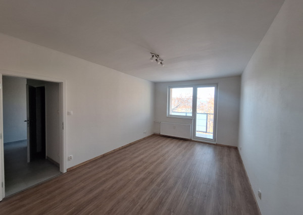 1-IZBOVÝ BYT S DVOMI LOGGIAMI NA PRENÁJOM