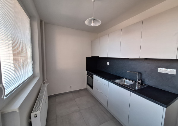 1-IZBOVÝ BYT S DVOMI LOGGIAMI NA PRENÁJOM