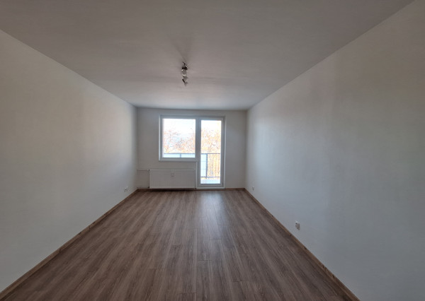 1-IZBOVÝ BYT S DVOMI LOGGIAMI NA PRENÁJOM !