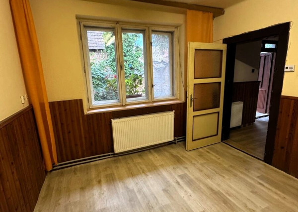 Plešivec v centre obce dom na predaj