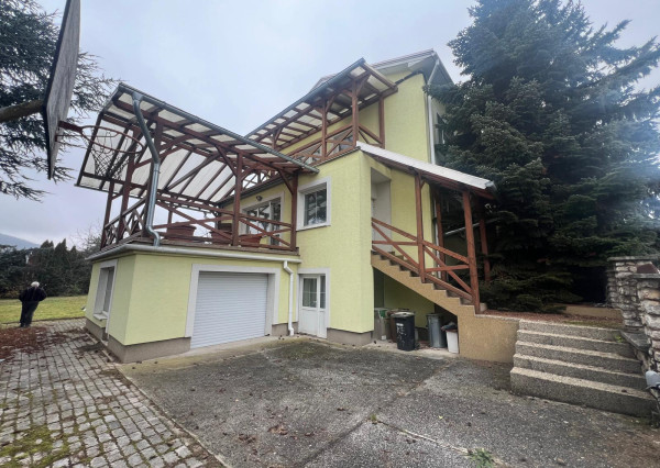 Na prenájom dom  na ulici Tehelná