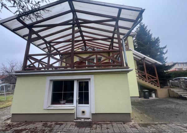 Na prenájom dom  na ulici Tehelná