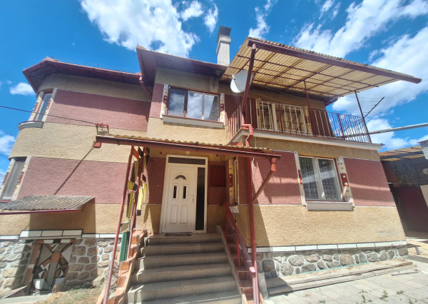 ZNÍŽENÁ CENA ! RODINNÝ DOM NA PREDAJ V OBCI LIPOVNÍK !