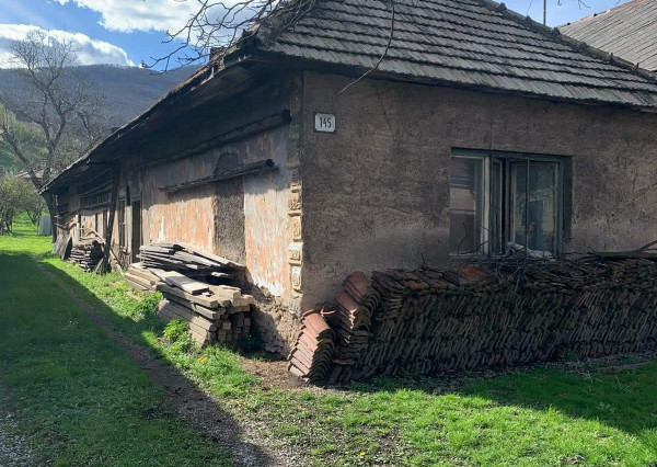 ZNÍŽENÁ CENA! DVA DOMY, JEDEN POZEMOK - NADABULA
