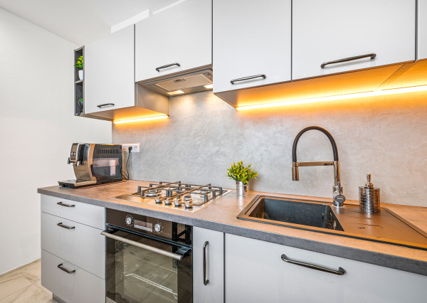 REZERVOVANÉ/Kompletné zrekonštruovaný a zariadený 2i byt s balkónom – Poprad