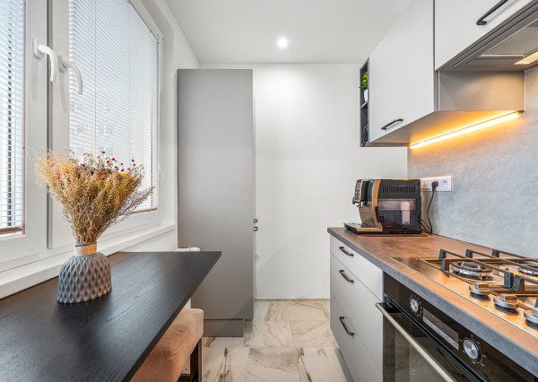 REZERVOVANÉ/Kompletné zrekonštruovaný a zariadený 2i byt s balkónom – Poprad