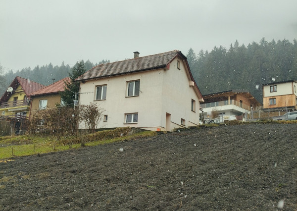 Rodinný dom s veľkým pozemkom - Ružomberok