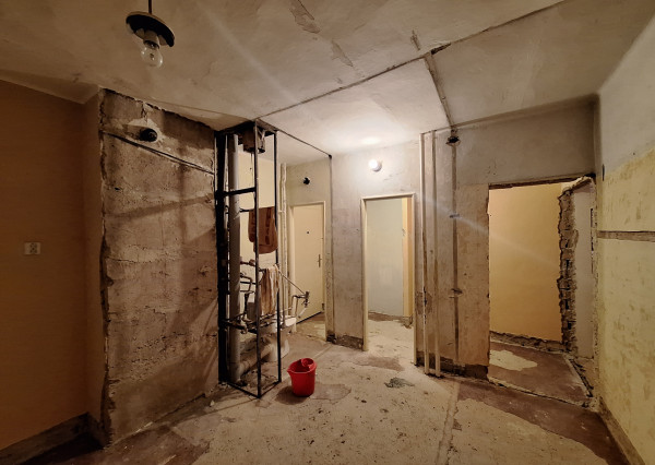 ZNÍŽENÁ CENA ! 2-IZBOVÝ BYT S BALKÓNOM NA PREDAJ !