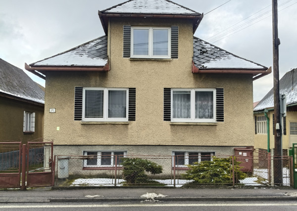 Dom na predaj - Sedliacka Dubová - pozemok 922 m2