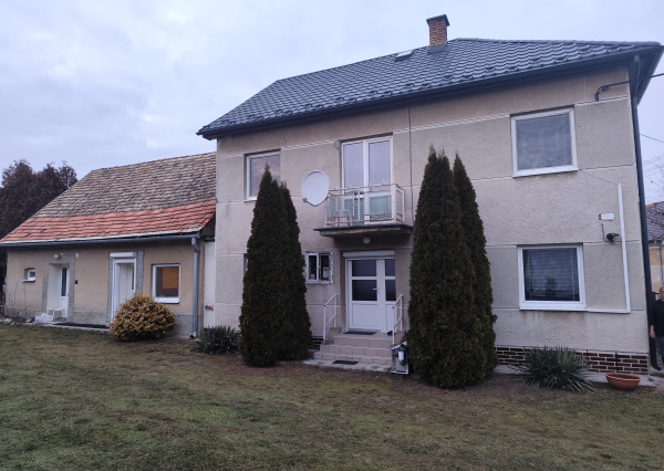 Tomášovce-  dom na predaj s veľkým pozemkom