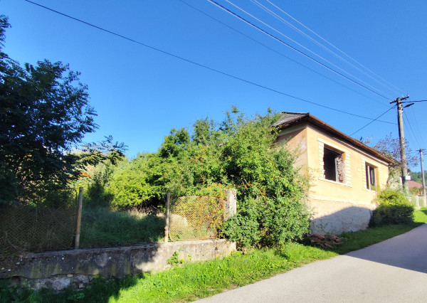 Na predaj pozemok v intraviláne Gemerská Hôrka