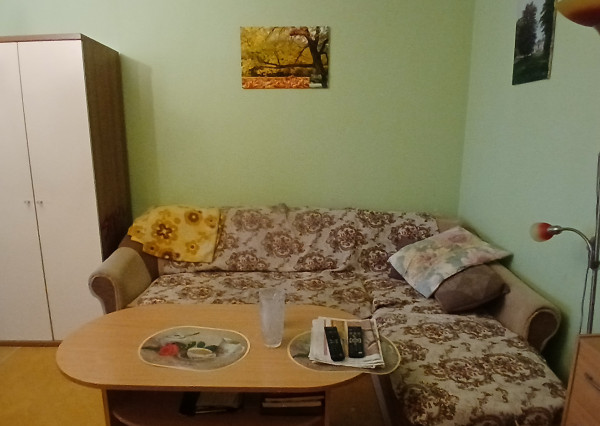 Na predaj 1-izbový byt s 2 balkónmi  v pôvodnom stave.