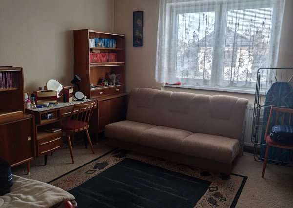 Tomášovce-   rodinný dom na predaj s veľkým pozemkom